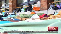 Hundreds of migrants set up temporary home in Italy