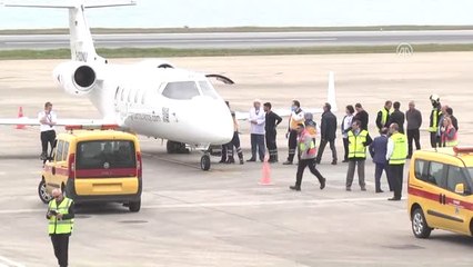 Video herunterladen: Arızalanan Ambulans Uçak Trabzon'a Acil İniş Yaptı (1)