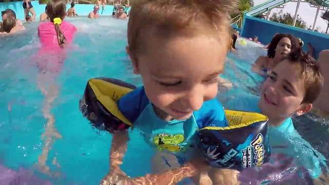 VLOG - Parc Aquatique 100% FUN - Piscines & Toboggans dAQUALAND - 1/2