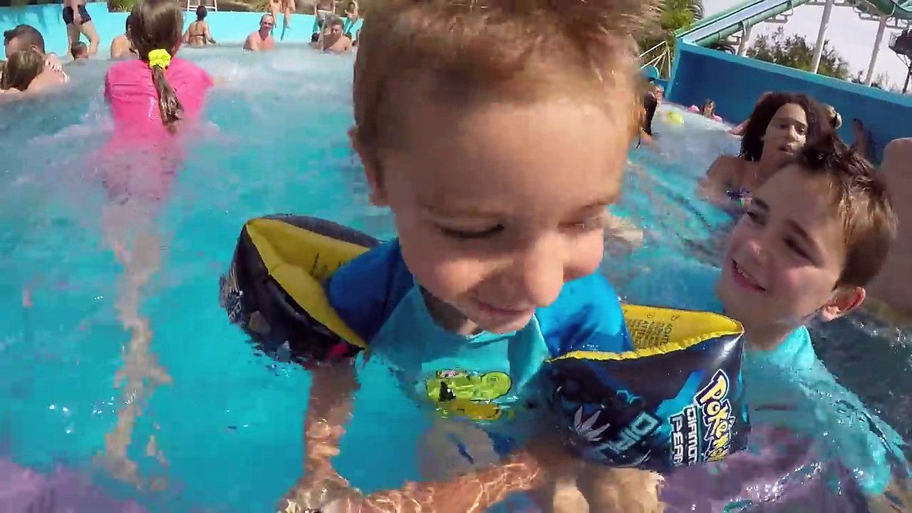 VLOG - Parc Aquatique 100% FUN - Piscines & Toboggans dAQUALAND - 1/2