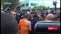 Thai Temple Scandal: Thousands gather to stop police from arresting abbot