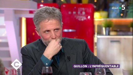 Thierry Ardisson pleure sur  commande d'après Stéphane Guillon