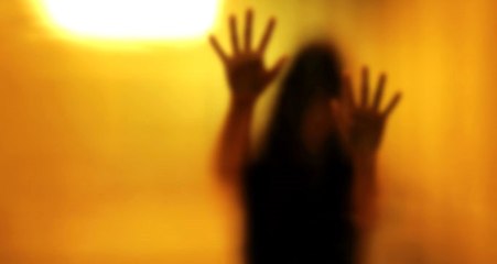 Eski Enişte Taciz Etti, Genç Kız Karşı Koyunca Annesi Demirle Dövdü