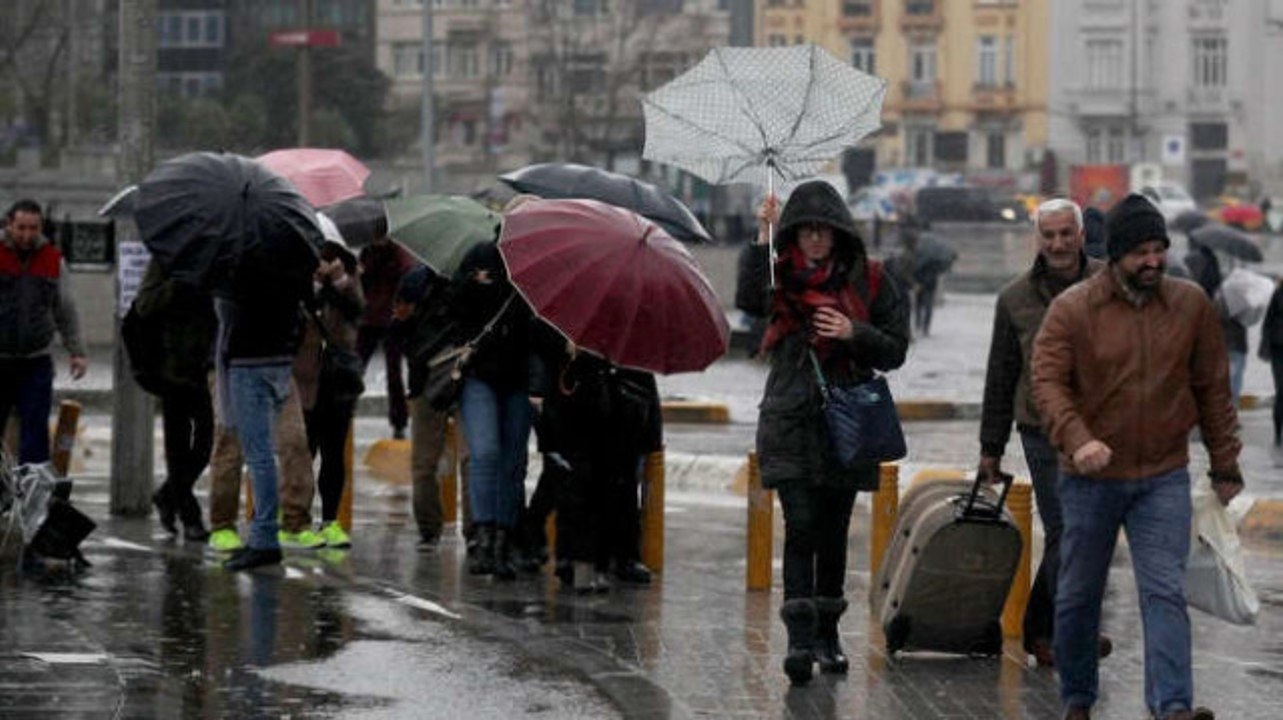 Kışlıkları Kaldırmayın! Pazartesi Gününden İtibaren Soğuk Hava Geri Dönüyor