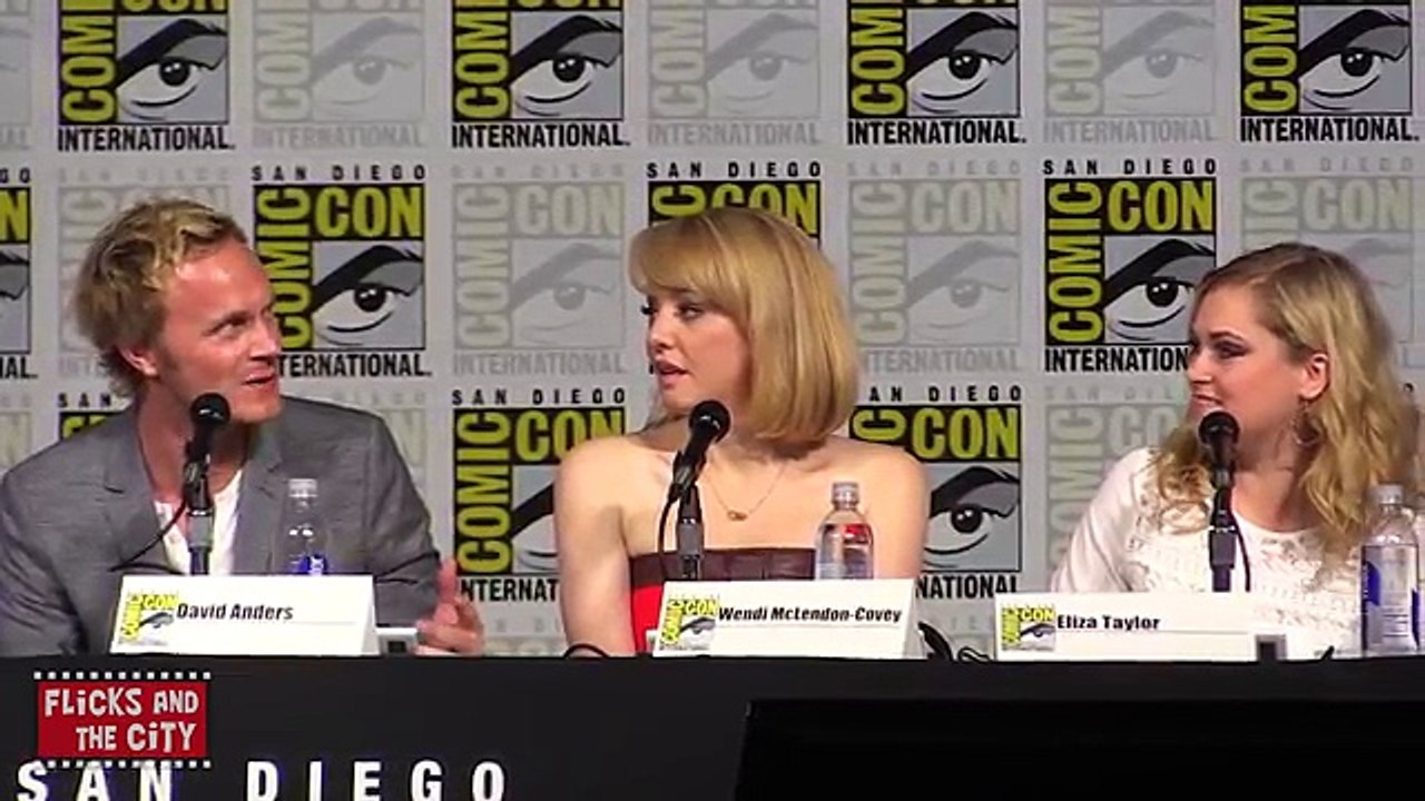Fan Favorites Comic Con Panel - Maisie Williams, Norman Reedus, Eliza Taylor, Ming-Na Wen