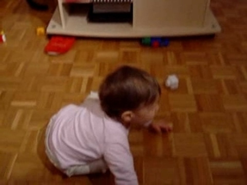 Steht alleine auf den Beinen