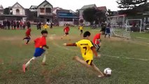 Cậu bé Hà Tĩnh đi bóng như Messi gây sốt cộng đồng mạng
