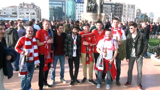 Yüzlerce Bayern Münih taraftarı Taksim’de toplandı