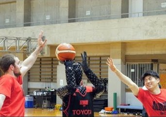 Basketball Team Unveils Free-Throwing Robot With a 100% Shooting Record