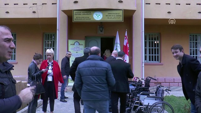 TDV'den Gürcistan'daki engellilere tekerlekli sandalye yardımı - TİFLİS