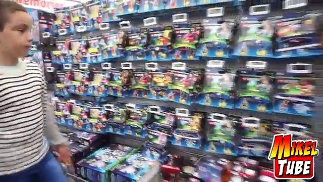 UN DÍA DE COMPRAS Compramos Juguetes para RETOS Vlog. MikelTube
