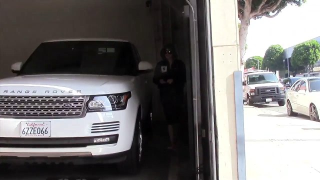 Khloe Kardashian Flaunts Her Bangin' Booty At The Gym [2014]