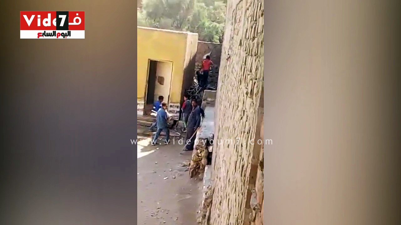 .. مدرسة إبتدائية بقرية فى بلبيس تجبر التلاميذ على جمع المخلفات