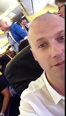 Русские туристы выбрасываются с самолета Ryanair