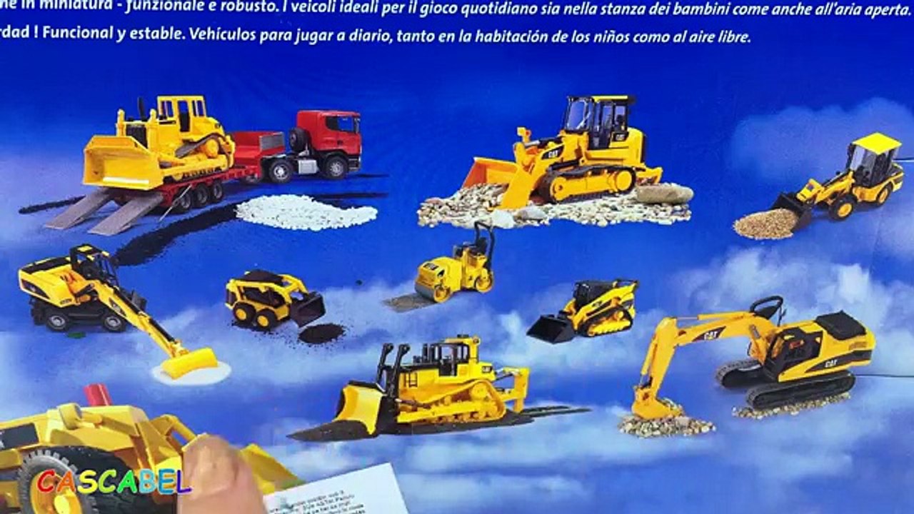 APISONADORA CAT DE BRUDER CONSTRUYENDO UN CAMINO DE ASFALTO JUNTO AL CAMION DE VOLTEO DE CATERPILLAR