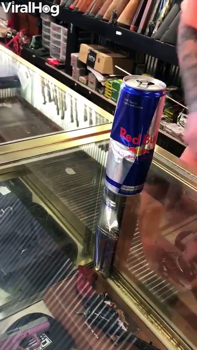 Mendohuni dy herë para se të pini Red Bull