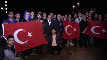 Yurtta kalan öğrencilerden Mehmetçiğe 'ışıklı' destek - EDİRNE