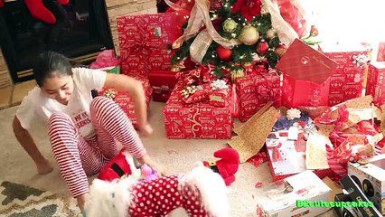 OPENING CHRISTMAS PRESENTS |B2cutecupcakes