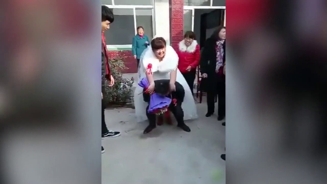 Quand la mariée est trop lourde : impossible de la porter!