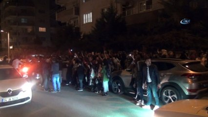 Yurt binalarına oda ışıklarıyla yazılan ‘Afrin’ yazısı duygulandırdı