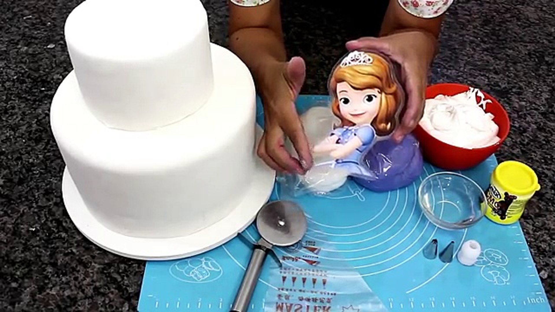 Como fazer um lindo bolo da Princesa Sofia 