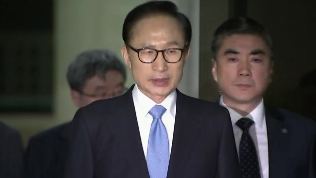 이명박 前 대통령, 검찰 출석 21시간 만에 귀가 / YTN