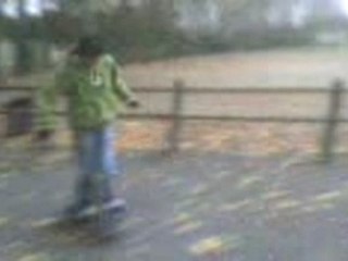 skate quentin après son bras dans le platre