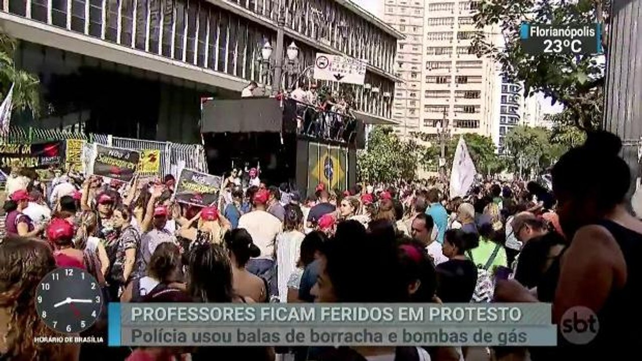 Protesto de professores da rede municipal de SP termina em tumulto