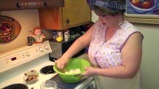 Homemade Biscuits & Sausage Gravy (Delicious Trailer Park Cooking Recipes)