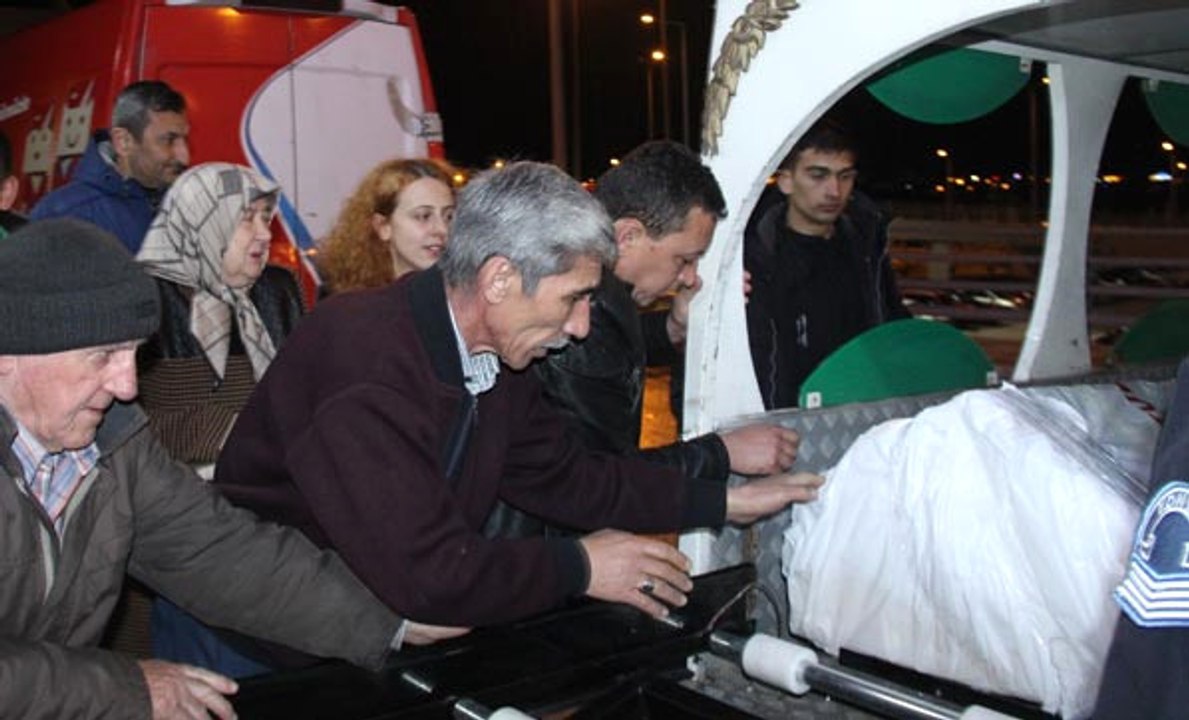 İran'da Düşen Jetin Kadın Pilotu Melike Kuvvet'in Cenazesini Konya'da Annesi Karşıladı