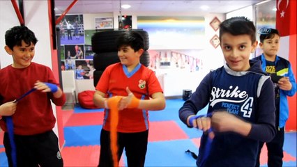 Hem kitap okuyor hem de spor yapıyorlar