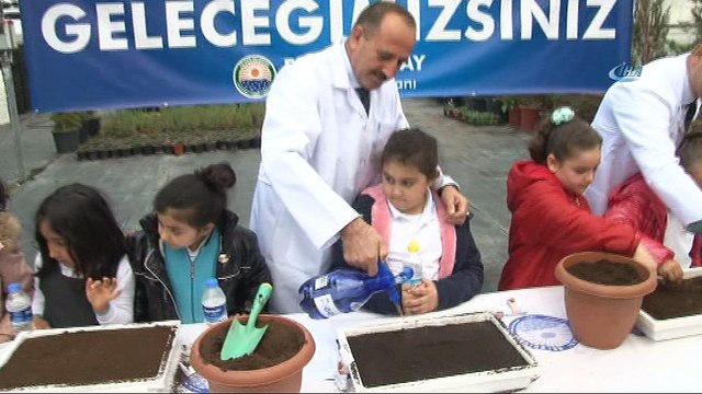 Miniklerden organik sebze ve tohum dikimi