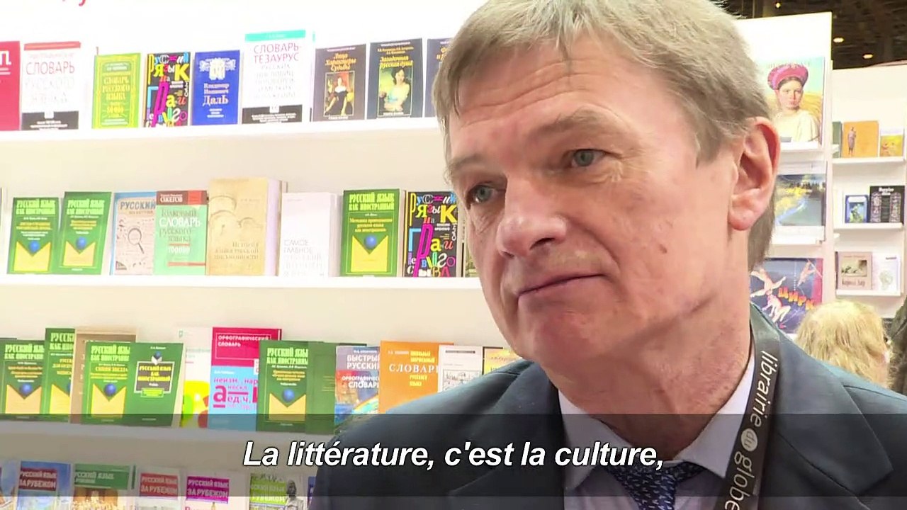 Le président Macron boycotte le pavillon russe...