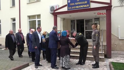 Trabzon Yomra'da Kadınlar Afrin'de Ki Askerler İçin 240 Bere Ördü