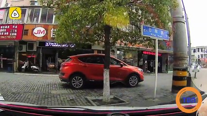 Un conducteur reçoit une bonne leçon