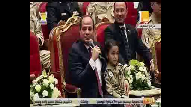 الرئيس السيسي يحتضن أبناء الشهداء.. ويؤكد: هنصلى العيد مع بعض