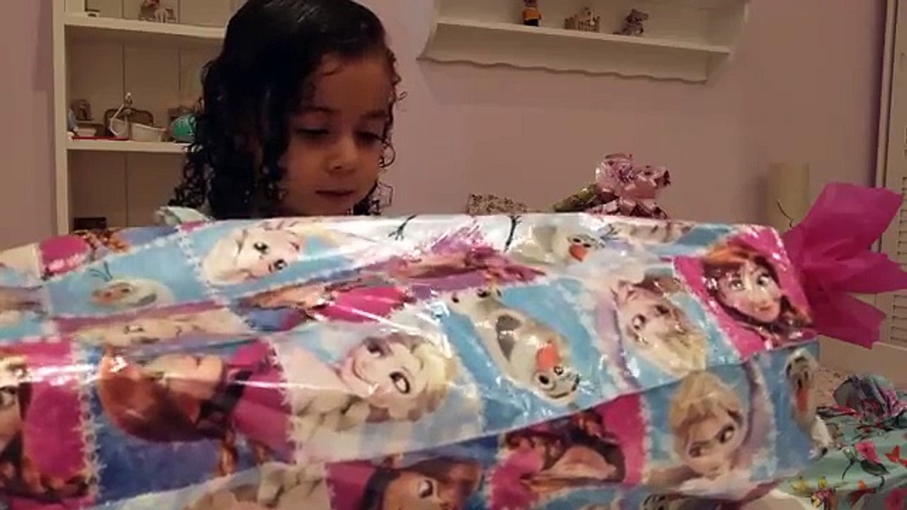 Abrindo meus presentes de aniversário