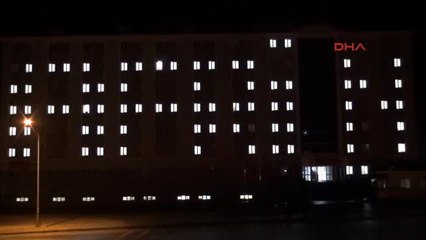 Bitlis'te Üniversiteliler, Yurt Odalarının Işıklarıyla 'Afrin' Yazdı
