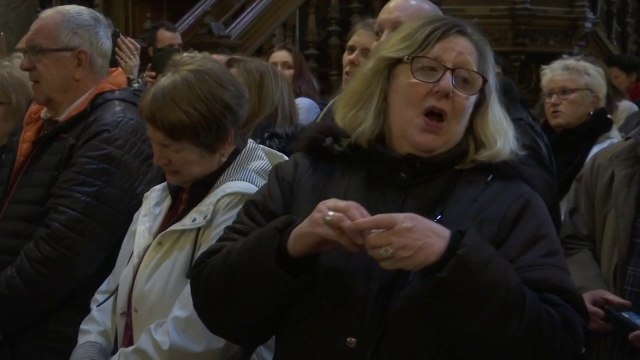 A la Madeleine, on chante et on célèbre Johnny Hallyday à la messe