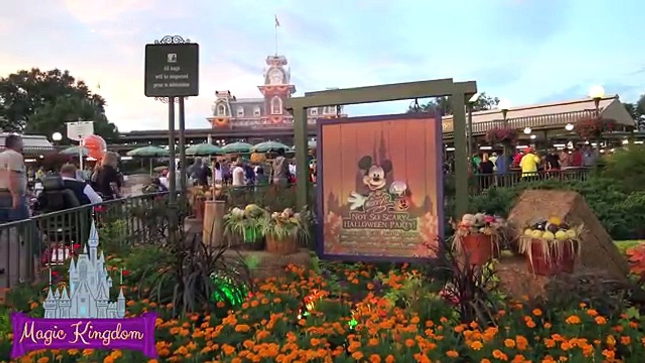 Disneyland VS DisneyWORLD: Halloween Parties!