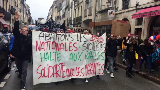 Dijon : ils soutiennent les élèves menacés d'expulsion (2)