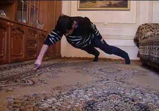 Bruce Lee-Inspired Man Pulls Off 22 Impressive 2-Finger Push-Ups