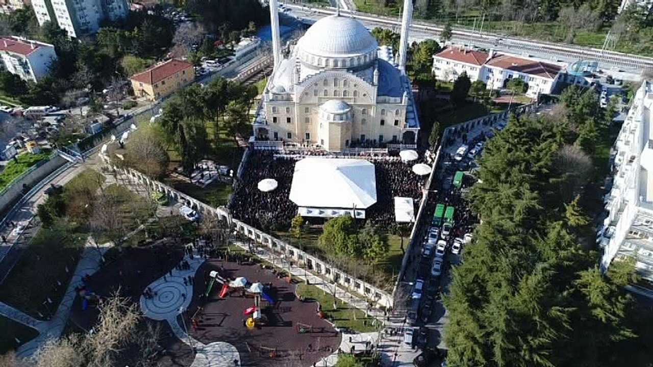 Mina Başaran ve arkadaşları için düzenlenen cenaze töreni havadan görüntülendi