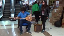 Liseliler alışveriş merkezinde Çanakkale Türküsünü söyledi