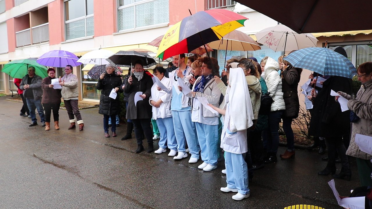 Manifestation devant l'Ehpad de Selongey