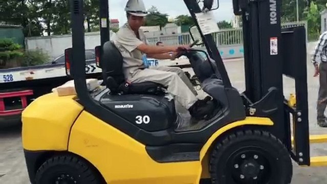 Xe nâng hàng Komatsu 3 tấn. Hotline: 0989.980.235