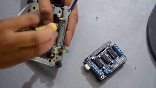 Drive CD-ROM Stepper Motor with Arduino + L293d shield