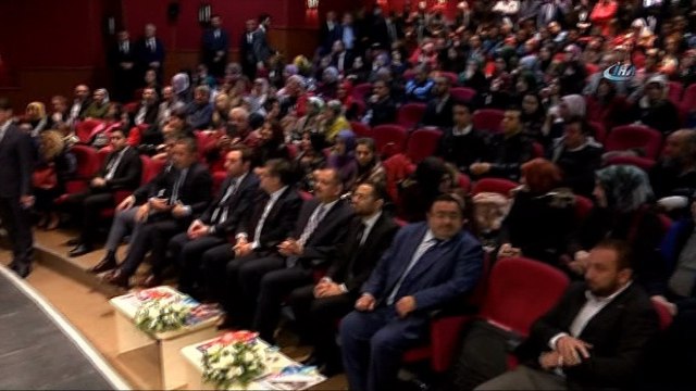 Bakan Özhaseki, Üsküdar Belediyesi Yazarlık Okulunu tamamlayan öğrencilere sertifikalarını verdi