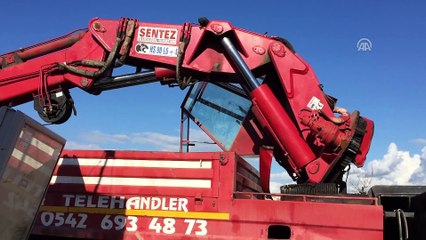 Tekne suya indirilirken taşıyıcı vincin dişlisi kırıldı - ÇANAKKALE