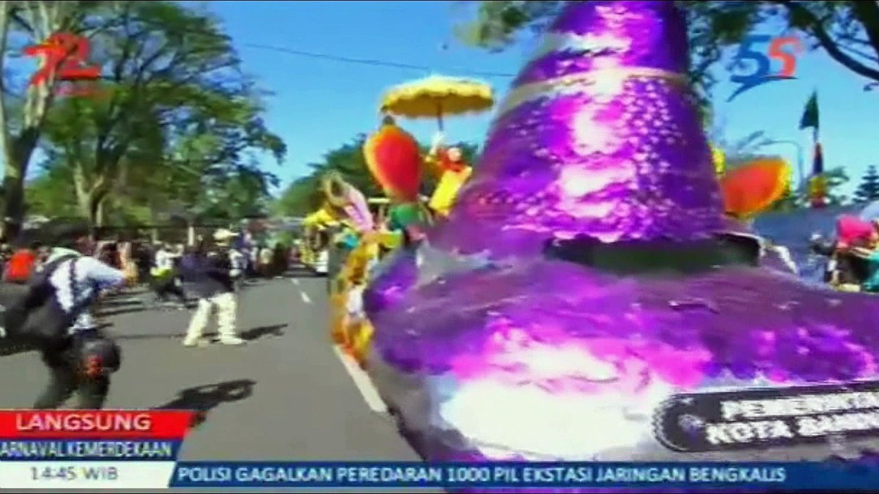 Begini Antusiasnya Warga Ikuti Karnaval Bandung Yang Dipimpin Jokowi